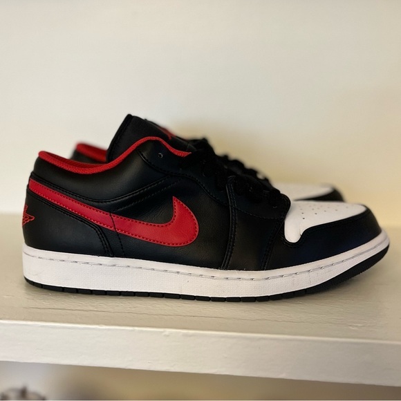 PRICE DROP!🎈Like new Air Jordan 1 Low red and black. - Picture 5 of 9